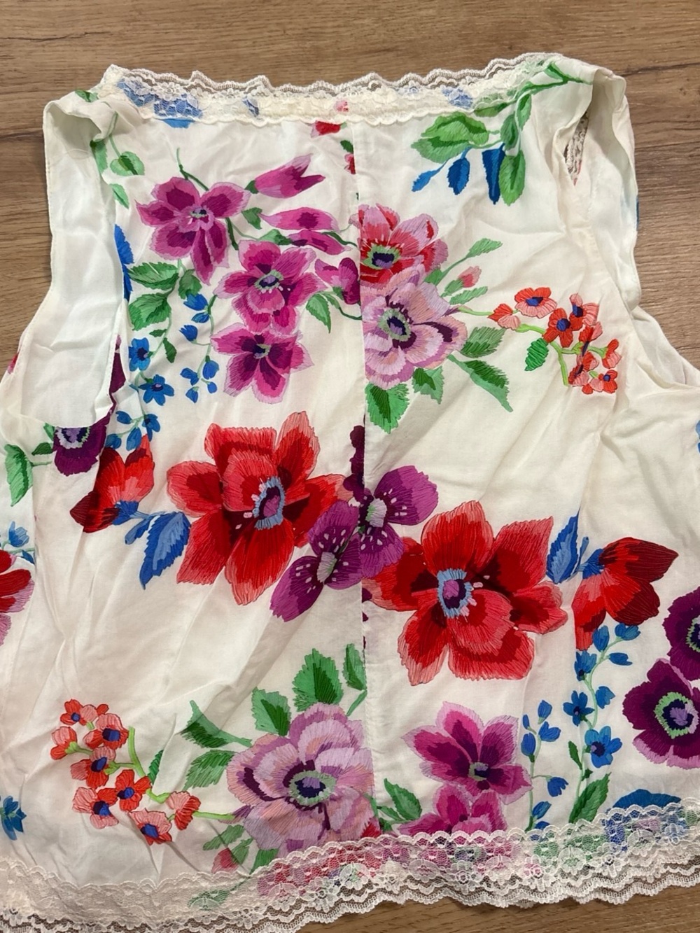 Urban Outfitters flower top that ties in the middle - Picture 2 of 3